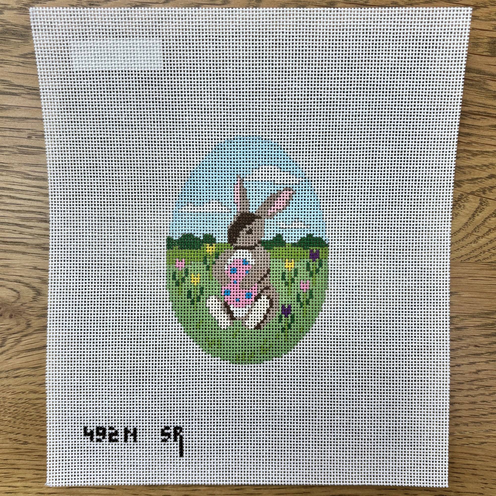 Sitting Rabbit with Egg, 4" Egg - 18 mesh - The Flying Needles