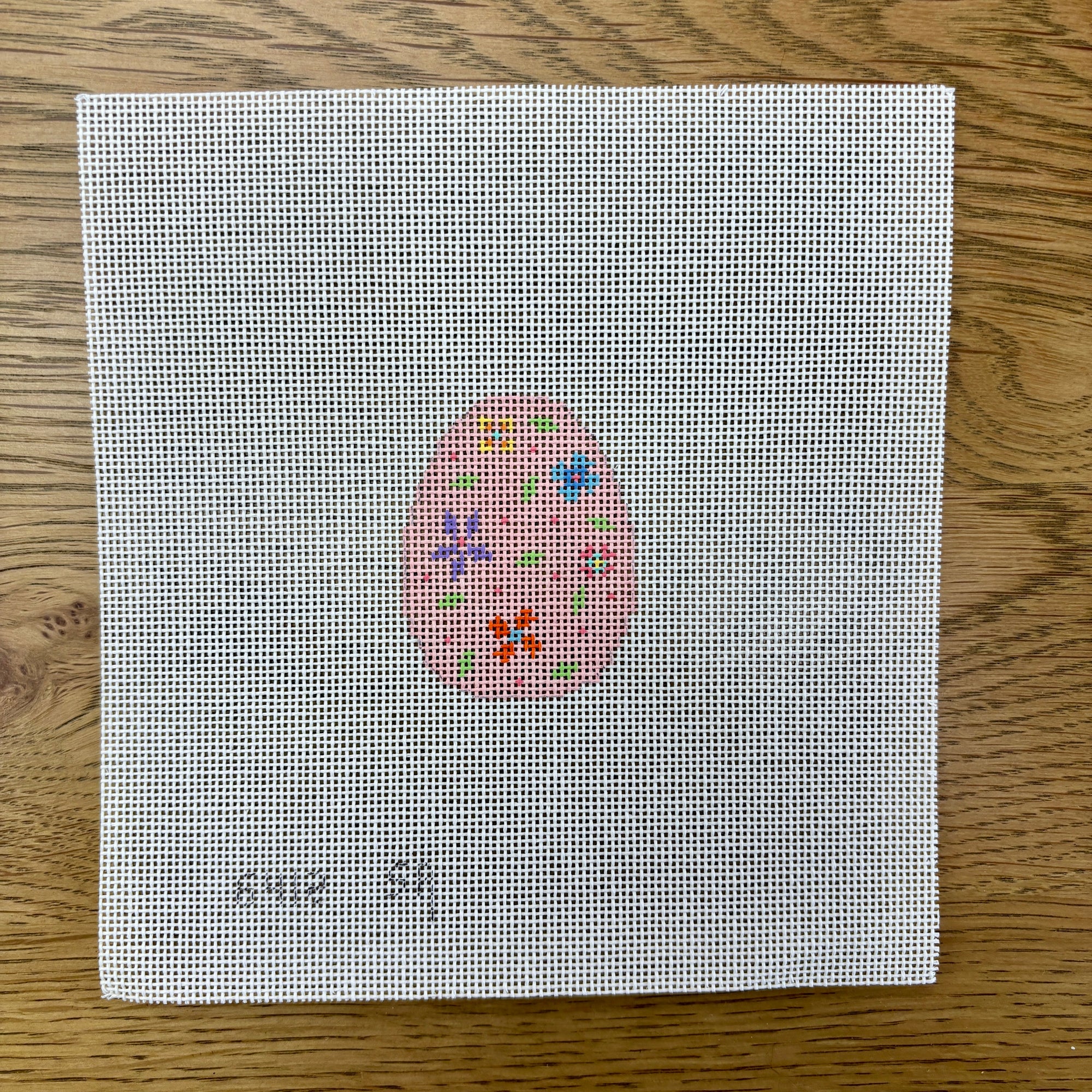 Pink Floral, Small Egg - 18 mesh - The Flying Needles