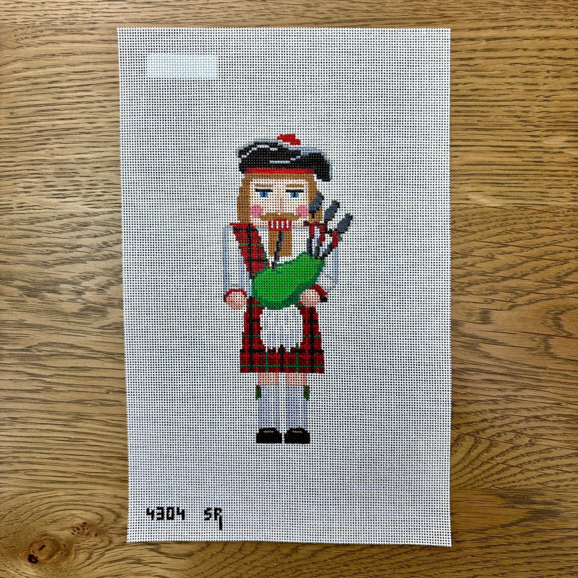 Nutcracker, Bagpiper - 18 mesh - The Flying Needles