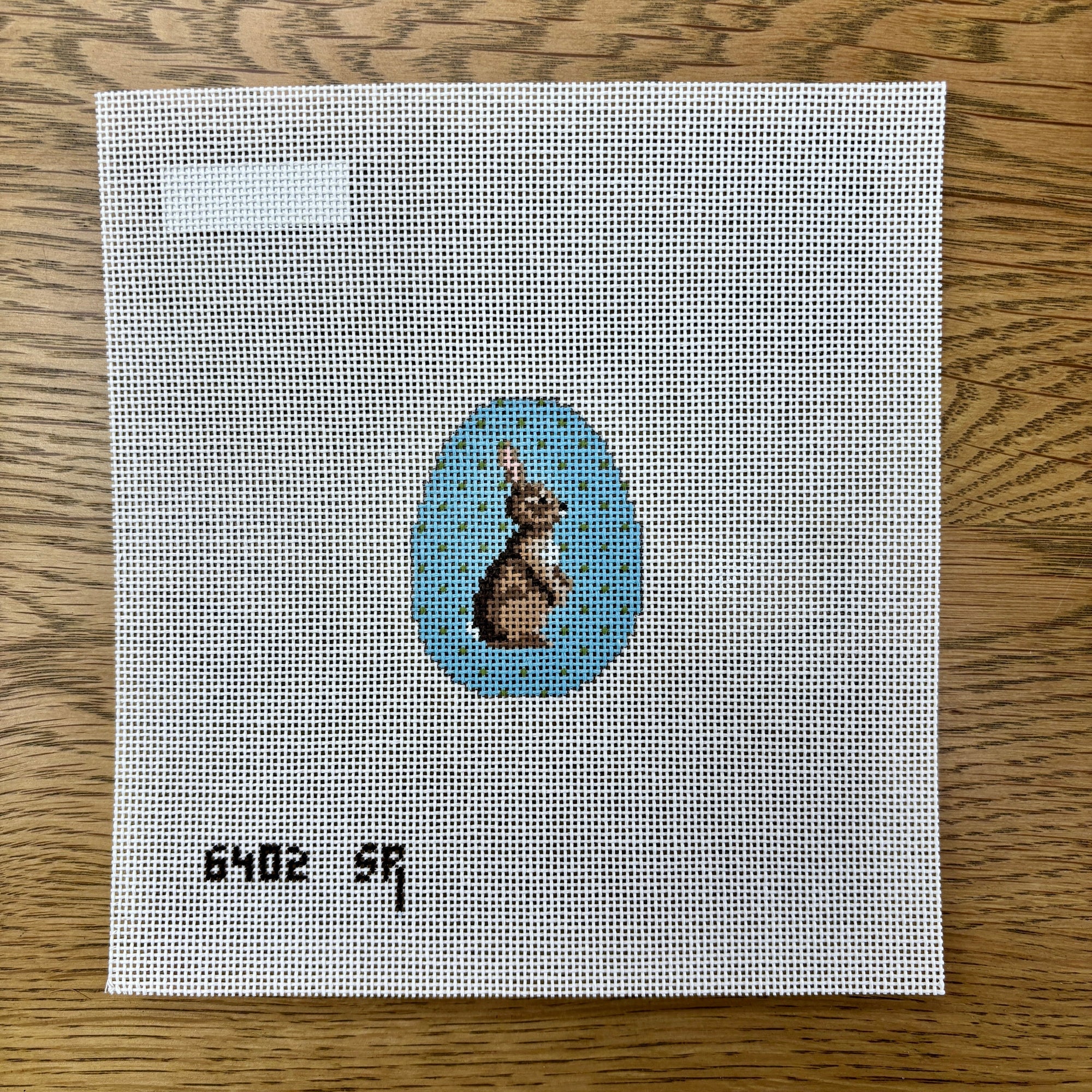 Bunny with Lattice, Small Egg - 18 mesh - The Flying Needles