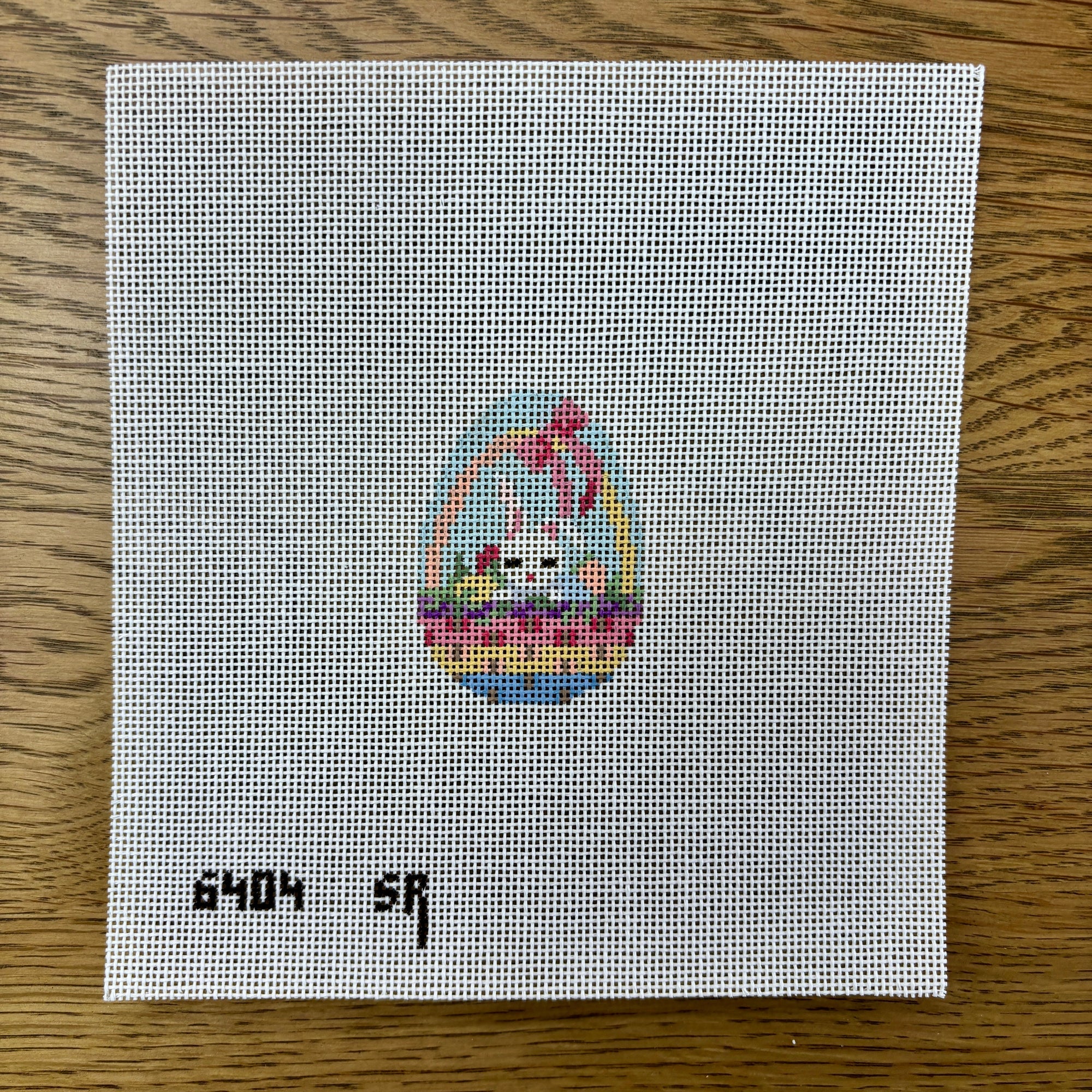 Bunny in a Basket, Small Egg - 18 mesh - The Flying Needles