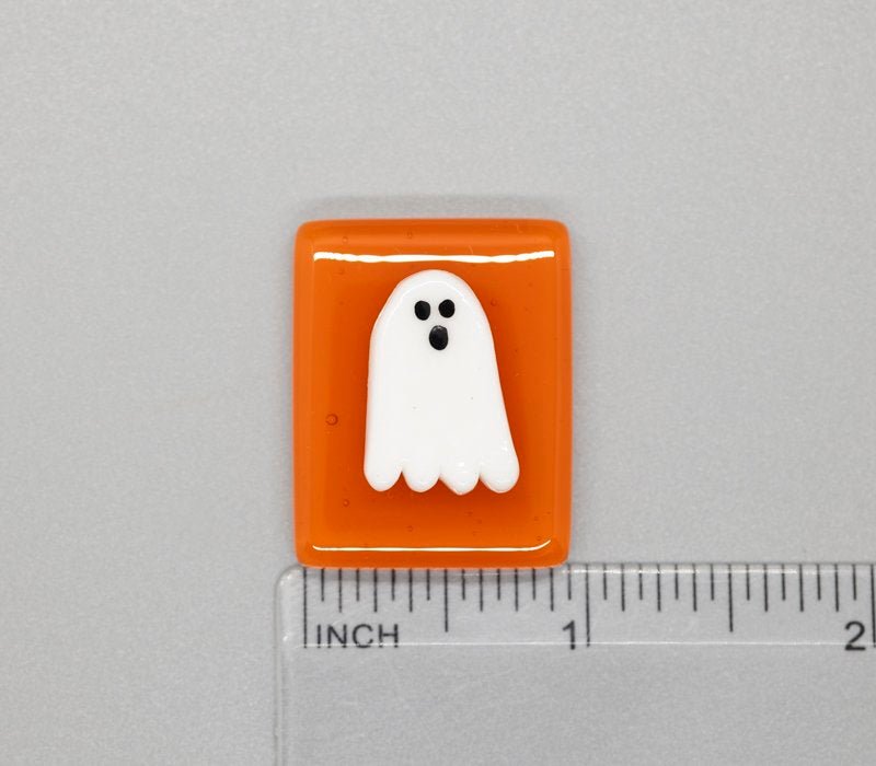 Load image into Gallery viewer, Ghost Fused Glass Needle Minder - The Flying Needles

